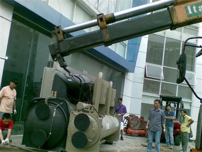 响水县随车吊和汽车吊的核心区别是什么？哪种更省钱？